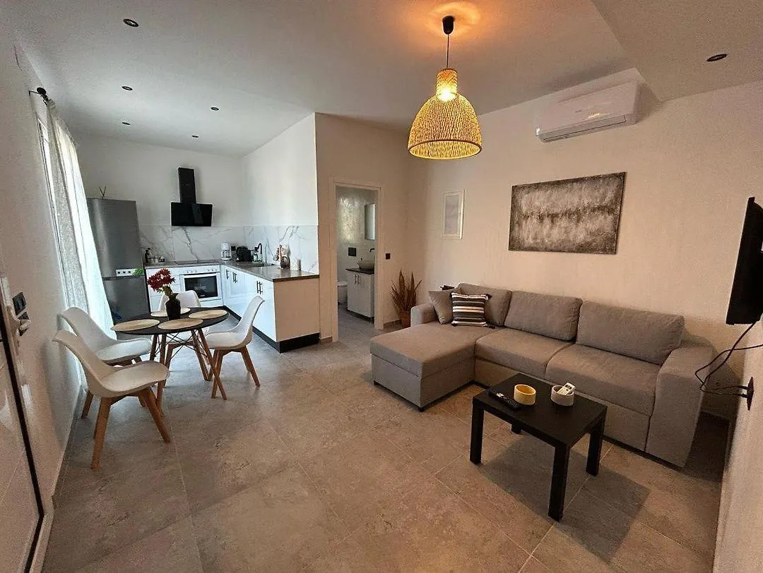 Av Suites Lakíthra 펜션