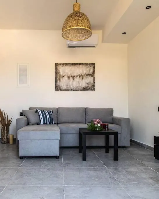Av Suites Lakíthra